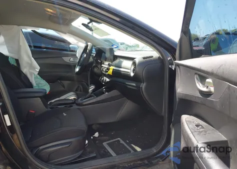 2021 Kia Forte Lxs z USA, uszkodzony, nr VIN 3KPF24ADXME368759